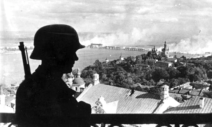 Soldat german în Kiev, la 19 septembrie 1941 (© Bundesarchiv Bild 183-L20208)