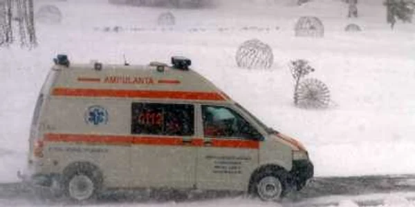 Ambulanta viscol zapada FOTO Mediafax
