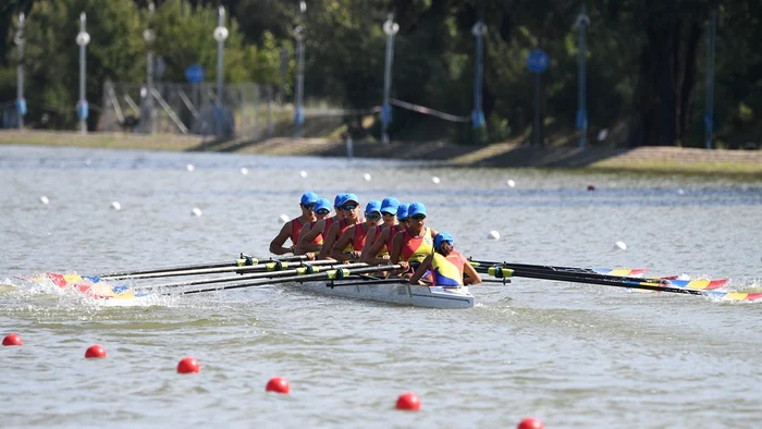 Echipajul de 8+1 al României