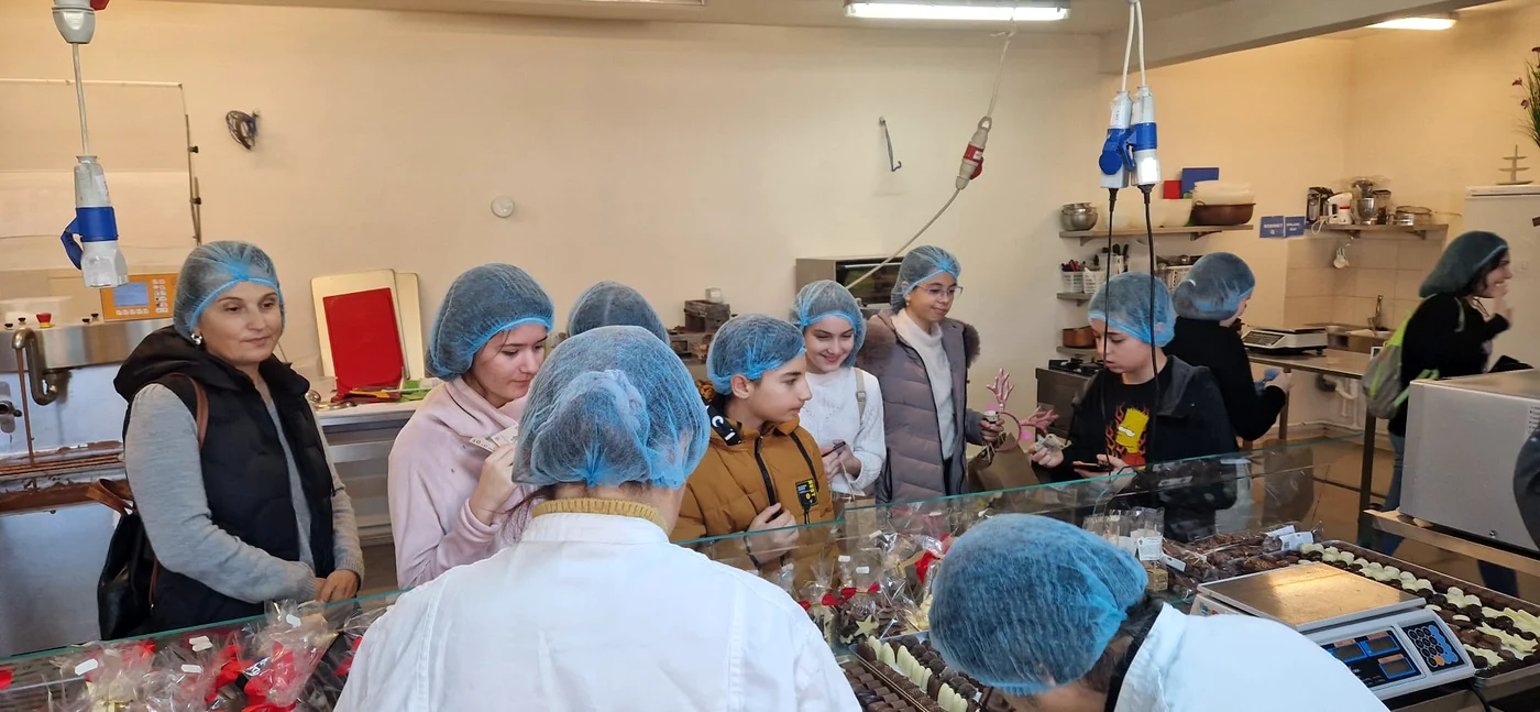 Fabrica de ciocolată este vizitată de mulți copii Foto: Alin Ion
