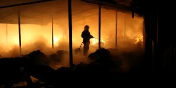 Craiova:Comercianţii din târgul Romaneşti cred că focul a fost pus de o mână criminală