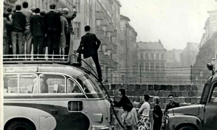 Evadare din Stasiland: «Adevărata mea frică era de grăniceri şi de Stasi, care ascultau zgomotul de sub pământ» jpeg