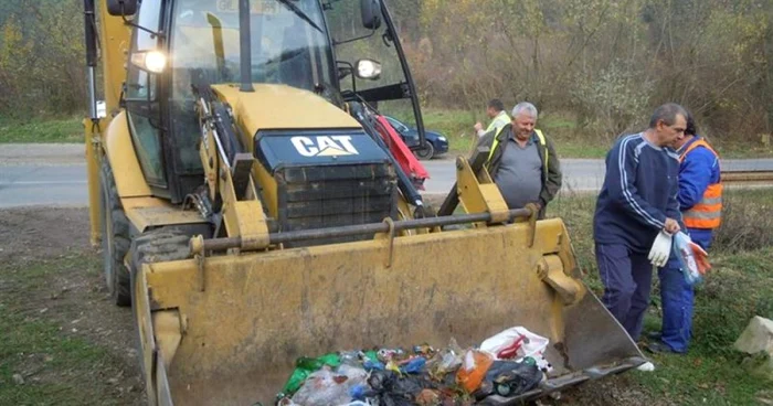 Gunoaiele şi deseurile depozitate ilegal în zona lacului Tarniţa le-au dat bătăi de cap autorităţilor. FOTO: CJ Cluj