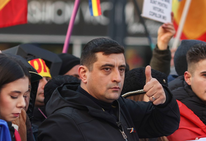 CNA a decis eliminarea tuturor postărilor în care Simion incită la violență. Controversatul mesaj cu „jupuirea vinovaților” a dispărut de pe Facebook