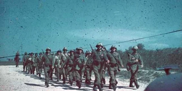 Fotografii făcute de Horst Grund în Al Doilea Război Mondial cu nazişti la Marea Neagră Constanţa Dobrogea România Sursă foto museumsyndicate.com