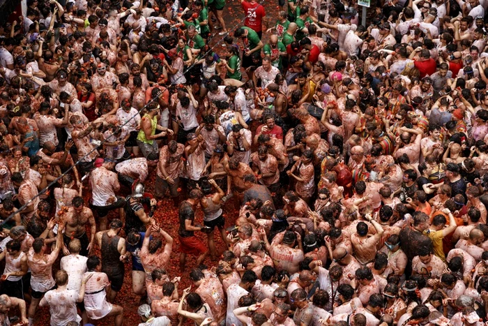 Mii de participanți la Tomatina 2024. FOTO EPA EFE