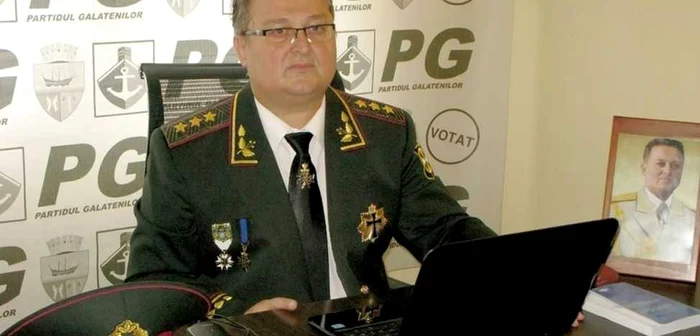 Constantin Telegan, într-o uniformă ce pare a Armatei Române, dar nu e  FOTO facebook/ Constantin Telegan