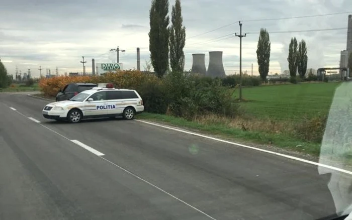 
    Autospeciala a fost poziționată perpendicular pe axa drumlui Foto: adevarul.ro  