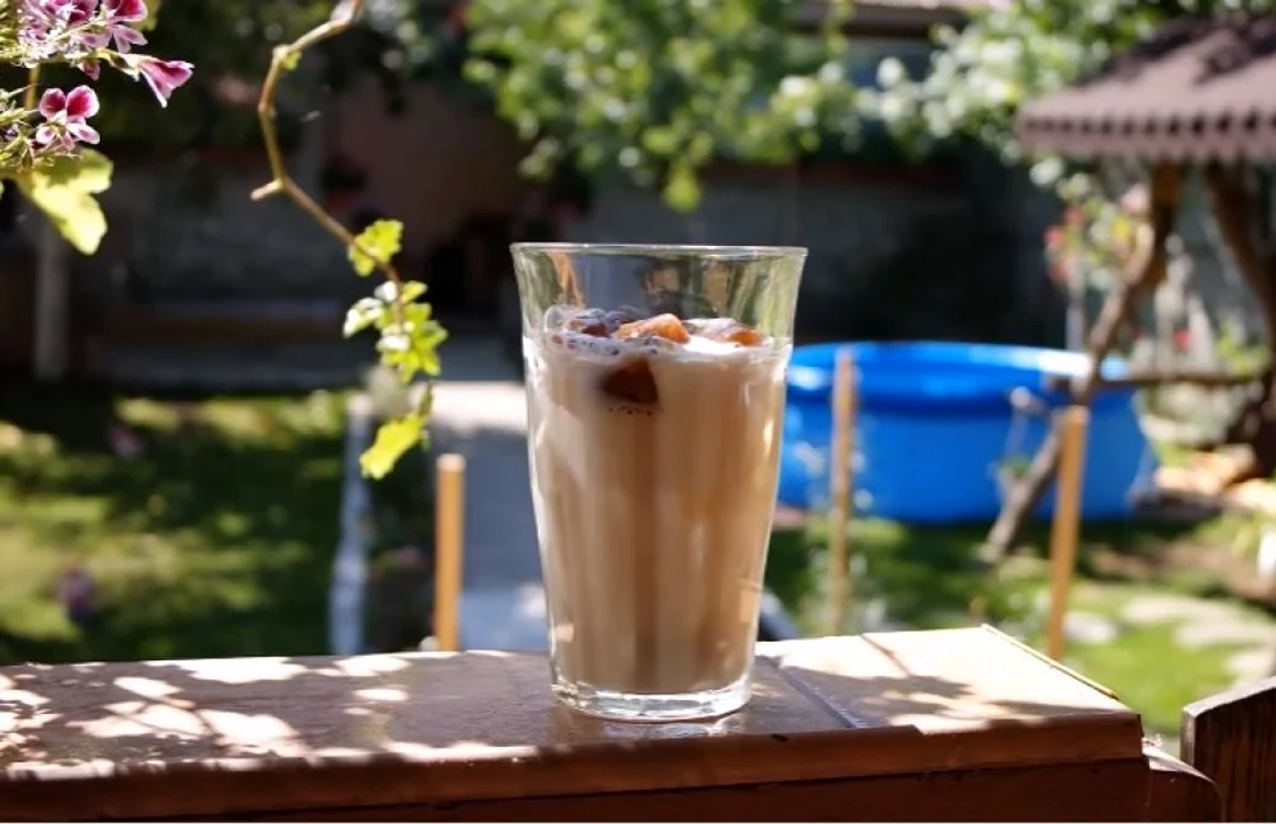 Frappe, o băutură răcoritoare şi foarte populară, uşor de făcut acasă