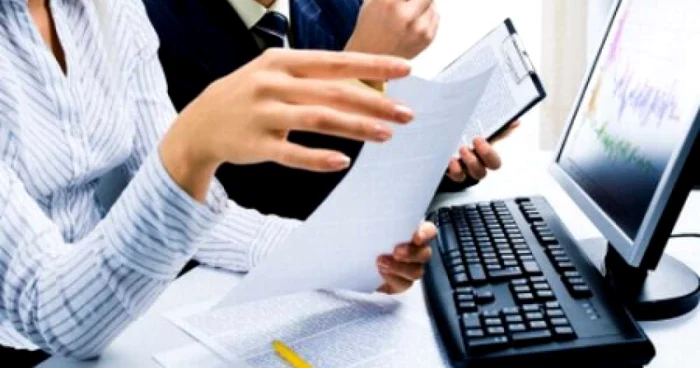Deşi controversată, dubla listare a companiilor de stat, ar aduce un plus de vizibilitate şi credibilitate României