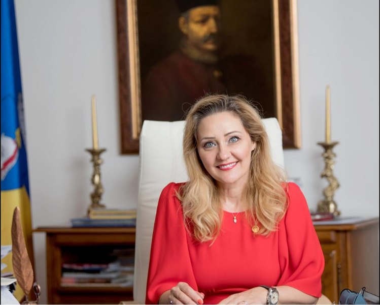 Val de reacții la declarațiile Elenei Lasconi: „Bravo ca primar, dar ca mamă... De la un europarlamentar se cere altceva“ VIDEO