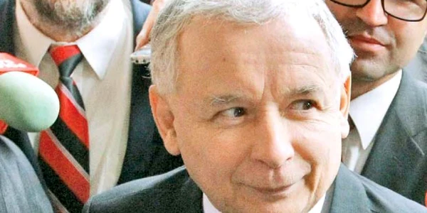 Jaroslaw Kaczynski, liderul  conservatorilor este creditat  cu şansa a doua  