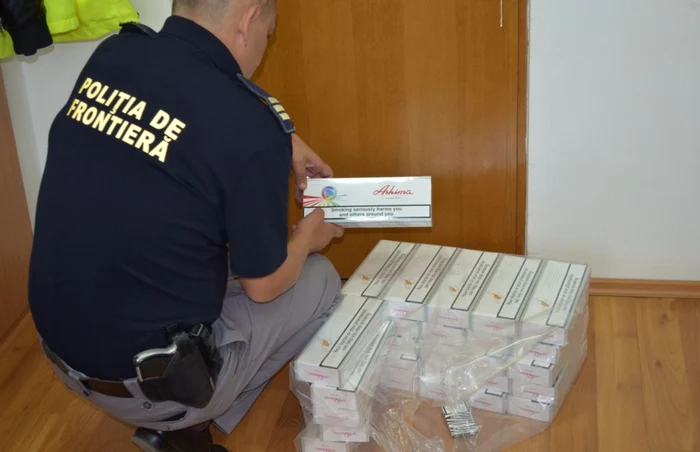Contrabandiştii au încercat să înşele vigilenţa poliţiştilor şi au apelat la drone pentru a-şi transporta şigările. FOTO: Adevărul