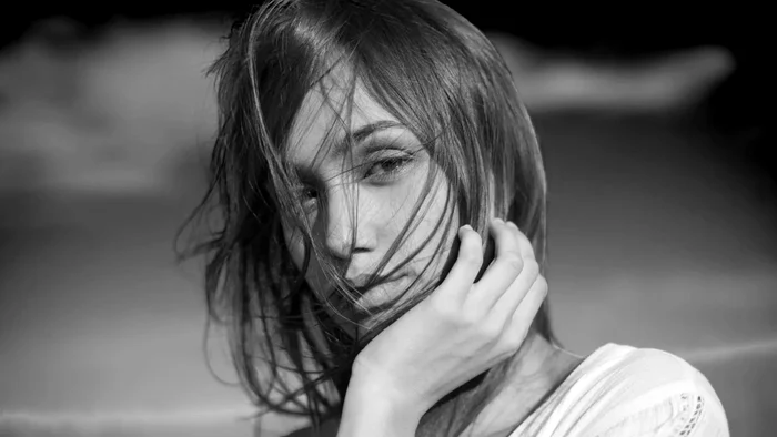 Cum să-ți ierți părinții și să îmbrățișezi copilul care încă plânge în tine.