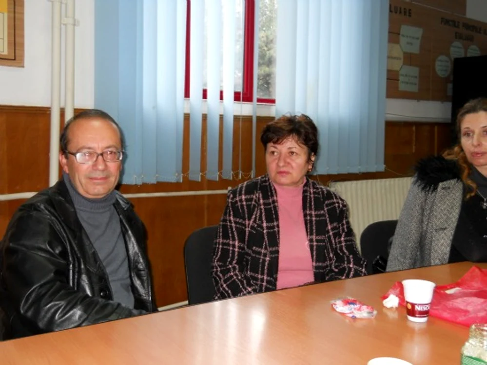 Profesorii de la "Alexe Marin" sunt alături de învăţătoarea din Caracal