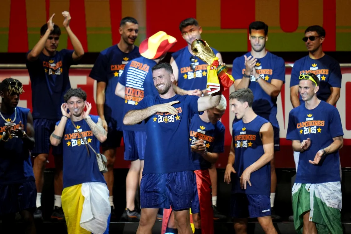 Campionii mondiali au prezentat trofeul fanilor la Madrid (FOTO: Getty Images)