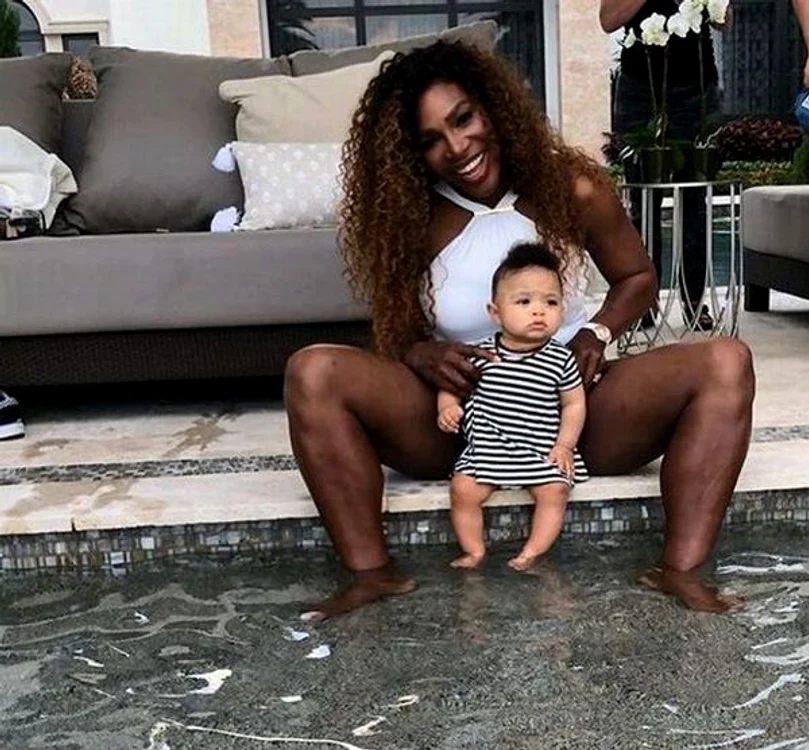 Serena Williams si fetita ei, la piscinăFOTO: Instagram