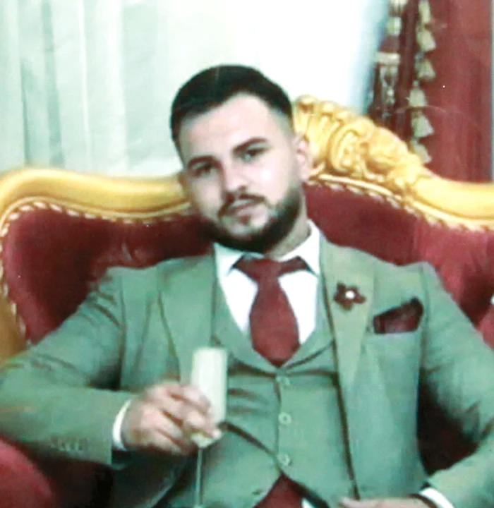 Cortegiul funerar a traversat comuna Rudeni, locul unde a copilărit Dani VicolFoto: Sever Gheorghe