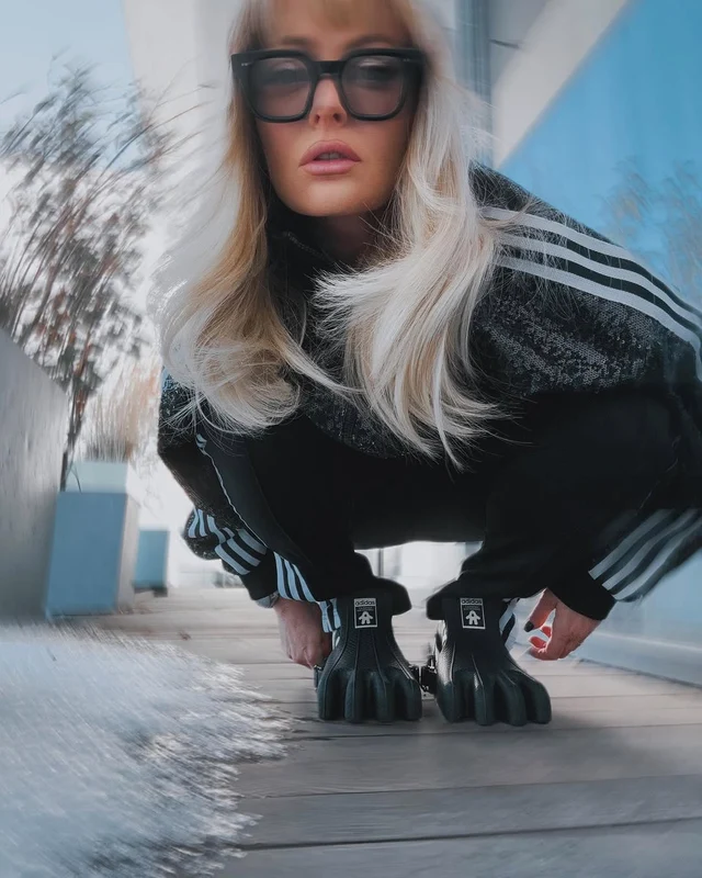 O astfel de pereche ajunge să coste 1.200 lei / foto: Instagram