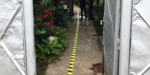 Bărbatul de 57 de ani şi-a ucis mama cu mai multe lovituri de cuţit