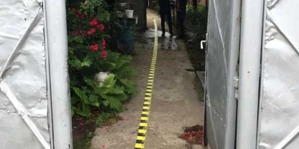 Bărbatul de 57 de ani şi-a ucis mama cu mai multe lovituri de cuţit