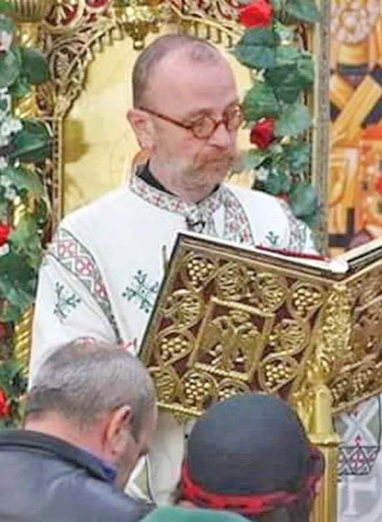 Ovidiu Cuncea (52 de ani) e diacon şi slujeşte la mai multe biserici