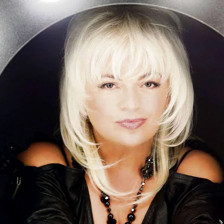 Maria Nagy, celebra cântăreață supranumită „Bonnie Tyler de România”.