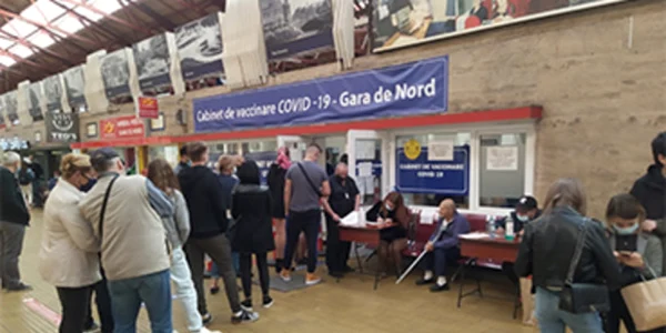 coada la centrul de vaccinare de la Gara de Nord foro Click!