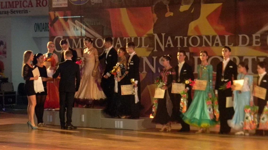 Regal de frumuseţe şi eleganţă la Campionatul Naţional de Dans Sportiv de la Reşiţa