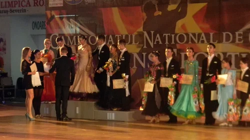 Regal de frumuseţe şi eleganţă la Campionatul Naţional de Dans Sportiv de la Reşiţa