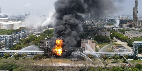 Incendiu la o uzină chimică din Shanghai FOTO Profimedia