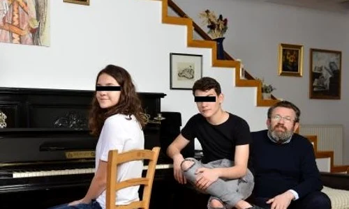 Adrian Titieni și cei doi copii jpeg