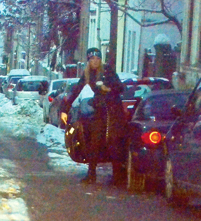 Solista a ieşit la  cumpărături cu  maşina de lux a lui Keo