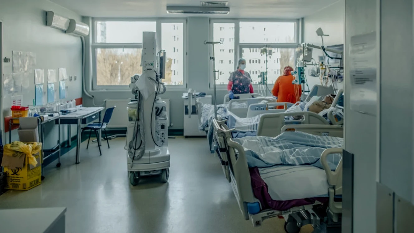 Cei doi medici sunt acuzați de omor calificat / foto: Facebook
