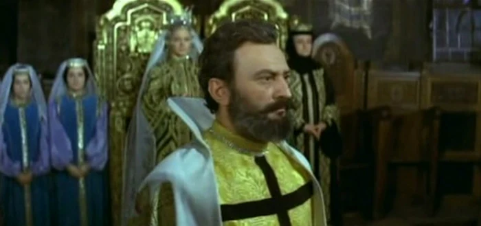 A compara Unirea de la 1600, realizată de Mihai Viteazul, cu pasagera supuşenie, a Ţării Româneşti şi Moldovei, faţă de principi de o altă credinţă, decât aceea ortodoxă, este o probă de încremenire într-o istorie imperială, ce nu se va mai repeta, decât dacă ne uităm... limba, credinţa şi strămoşii.