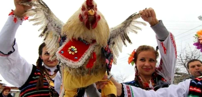 Fetele joacă găina FOTO Adevărul