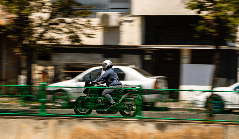 Mașinile și motocicletele zgomotoase, interzise noaptea în București