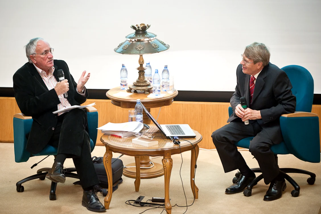 "Să privim monstrul în ochi" interviu cu profesorul Roger GRIFFIN jpeg