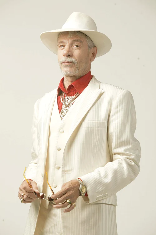 
    Gheorghe Visu  a interpretat,  timp de cinci  ani, comicul  personaj State  Potcovarul  