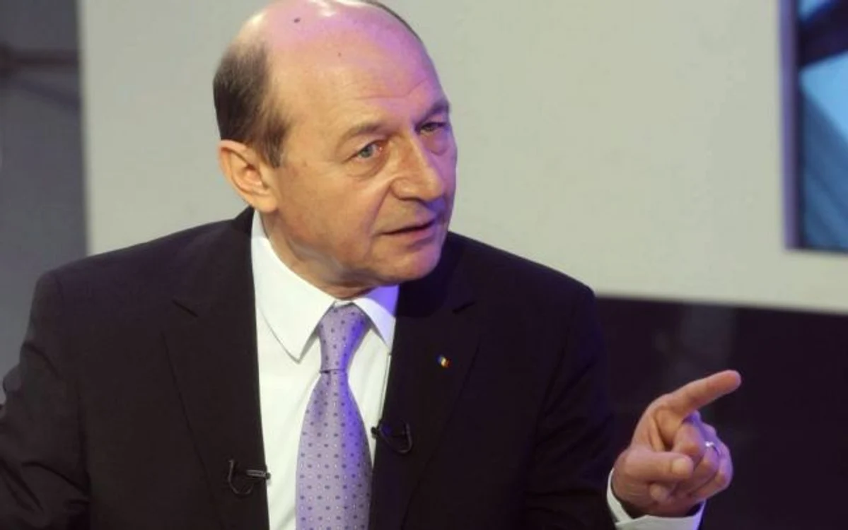 
    Fostul președinte Traian Băsescu spune că premierul ar trebui să își dea demisia  