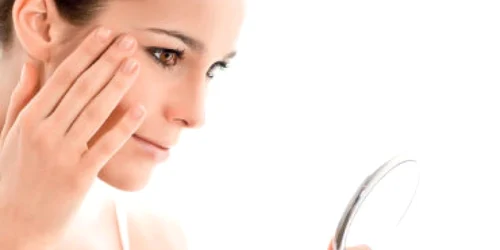 Fumezi? Iată cum îţi îngrijeşti corect tenul!