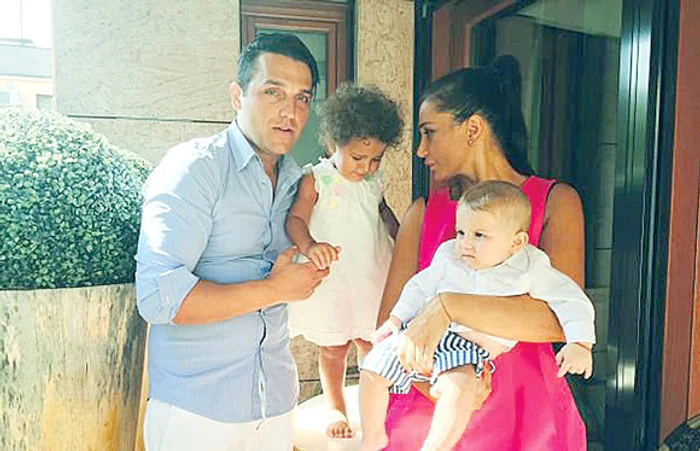 Elena şi Bogdan, anul trecut pe vremea aceasta când o sărbătoreau pe micuţa Anais