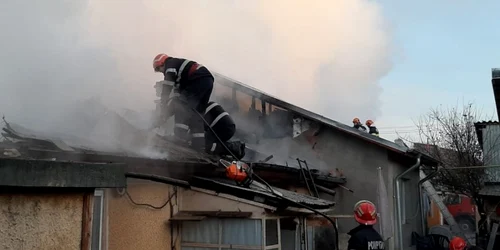 Incendiu la o locuintă din Giurgiu FOTO ISU Giurgiu