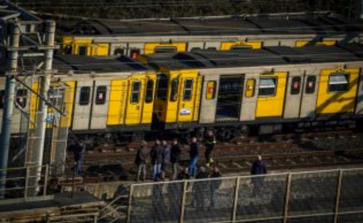 Accident de tren metrou in Napoli Italia FOTO  EPA-EFE / Cesare Aabbate