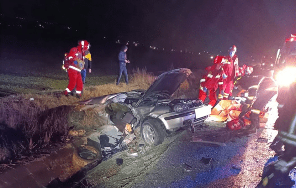 Grav accident, soldat cu doi morți, joi seară, pe DN 73, în județul Brașov. Alți trei oameni au fost răniți