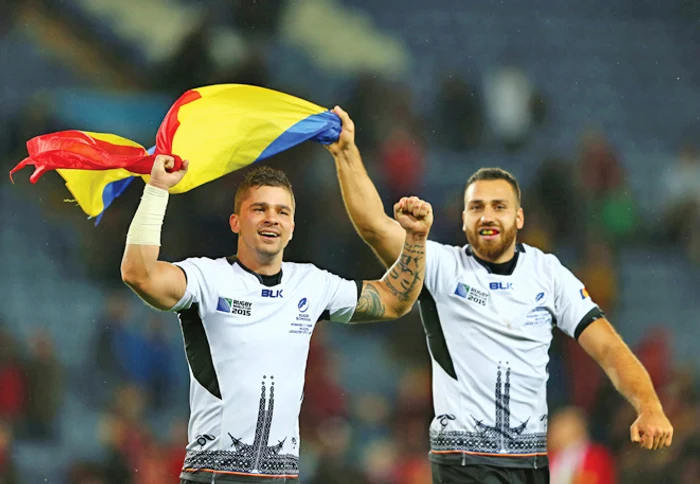 Românii au fluturat tricolorul după victoria cu Canada