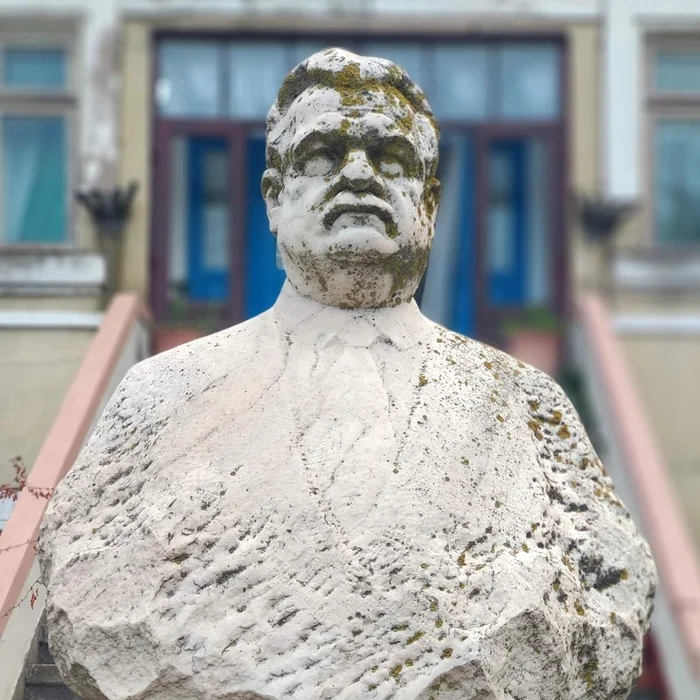 Statuia lui Ioan Borcea FOTO Stațiunea Biologică Marină Ioan Borcea Agigea 