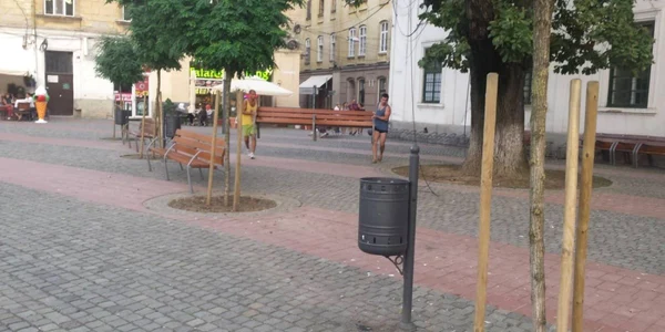 Ştefan Cojocnean face ordine în Piaţa Libertăţii FOTO Ştefan Both