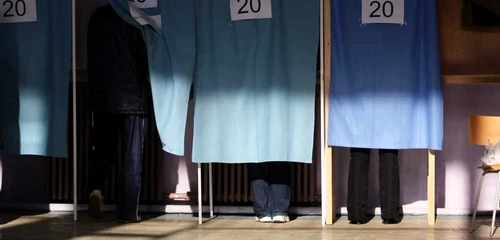 În Regie, aproximativ 150 de studenţi au stat la coadă la secţia de votare 1205 FOTO: Adevărul