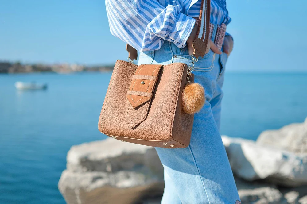 Accesoriile care schimbă orice ţinută: 5 variante ieftine & cool